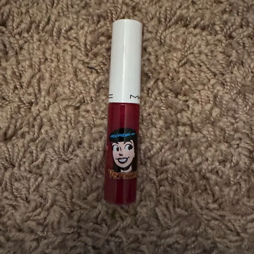NIB MAC Archie’s Girls Lipglass in “Strawberry Malt”